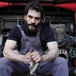 Akın Akınözü ‘Veliaht’taki Karakteri İçin Araba Tamirhanesine Girdi!