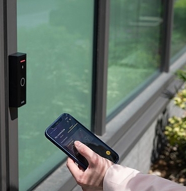 axis-communications-cep-telefonuyla-sorunsuz-ve-rahat-gecis-saglayan-bluetooth-okuyucuyu-tanitti.jpg