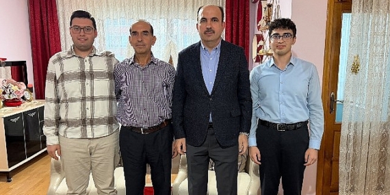 Başkan Altay, “Vefa Umresi” ile Kutsal Topraklara Giden Vatandaşları Evlerinde Ziyaret Etti