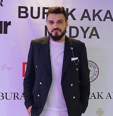 burak-akandan-yaza-veda-partisi.jpg