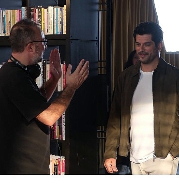 burak-ozcivitli-reklam-filminin-kamera-arkasi-yayinda.jpg
