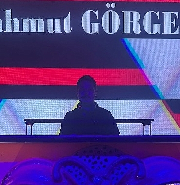 dans-etmeyen-kalmadi-mahmut-gorgen-butterfly-partyyi-ucurdu.jpg