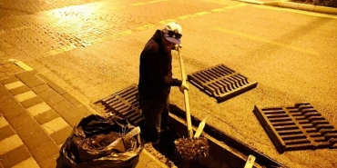 Didim Belediyesinden Yoğun Yağış Öncesi Izgara ve Rögar Temizliği