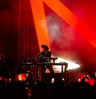 dunyanin-en-unlu-muzik-ikonlarindan-monolink-cullinan-belekte-essiz-bir-performansa-imza-atti.jpg