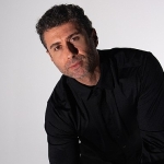 Eser Çakarcı sessizliğini ‘Ay Sende Mi?’ ile bozdu!