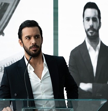 hande-ercel-ve-baris-arducun-basrollerinde-yer-aldigi-aski-hatirla-dizisinin-tum-bolumleri-simdi-disneyta-yayinda.jpg