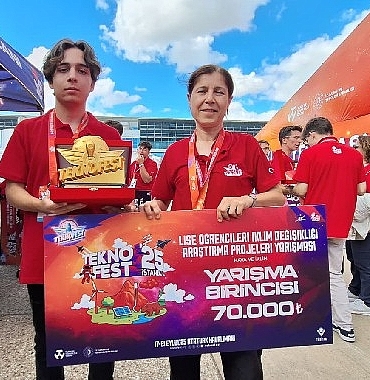 izmir-fen-lisesi-ogrencisi-teknofest-2025te-turkiye-birincisi-oldu.jpg