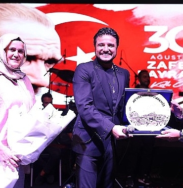nevsehirde-zafer-bayrami-coskusu-muzikle-yankilandi.jpg