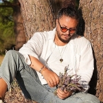 Oyuncu Engin Demircioğlu’ndan Sezen Aksu Coveri ‘Yanmışım Sönmüşüm Ben’