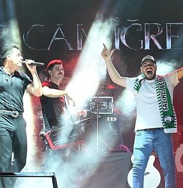 salihlide-emir-can-igrek-ruzgari-esti.jpg