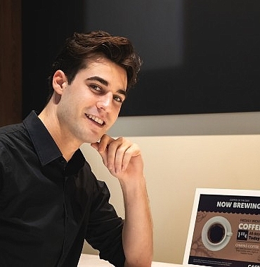samsung-biyo-recine-ile-uretilen-ilk-13-inclik-renkli-e-paper-ekranini-tanitti.jpg
