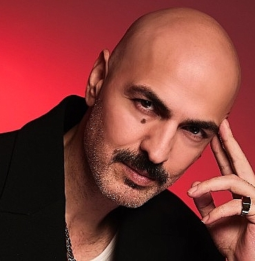 soner-sarikabadayi-yeni-hit-sarkisi-mevzu-derin-ile-dinleyenleriyle-bulustu.jpg