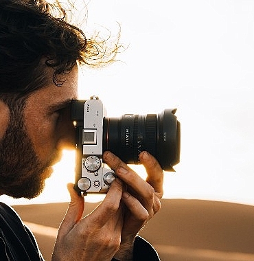 sony-genis-diyafram-acikligina-sahip-etkileyici-prime-lensi-ultra-genis-fe-16mm-f1-8-gyi-piyasaya-suruyor.jpg