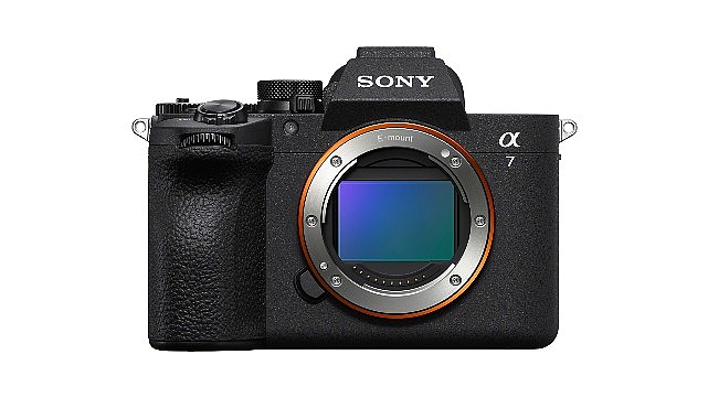 sony-yeni-nesil-alpha-7-v-full-frame-fotograf-makinesi-ve-fe-28-70mm-f3-5-5-6-oss-ii-standart-zoom-lensini-tanitti.jpg