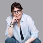 Tuba Ayşe Özgür’den Büyülü Gerçekçiliğin Derinliklerinde Yeni Bir Yolculuk: Kedi Uykusu