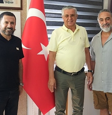 unlu-oyuncu-selim-bayraktar-baskan-topaloglunu-ziyaret-etti.jpg